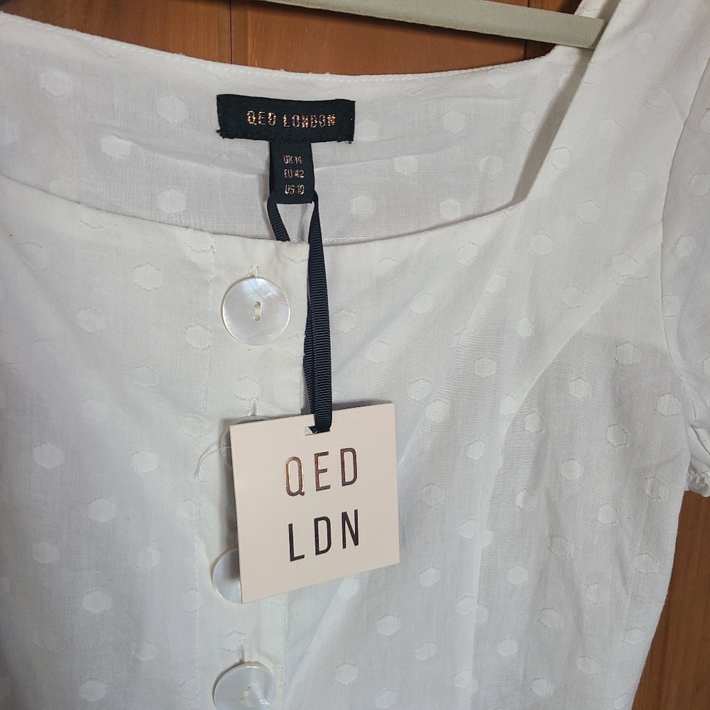 QED London White Button Front Crop‎ Top - Picture 2 of 4